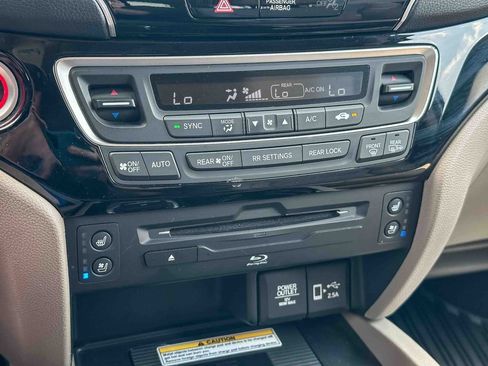 Used 2019 Honda Pilot Elite image 36