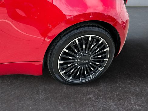 Used 2024 FIAT 500 e (RED) FWD image 10
