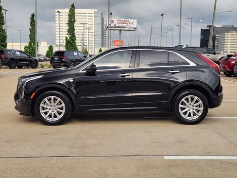 Used 2021 Cadillac XT4 Luxury w/ Cold Weather Package FWD image 4