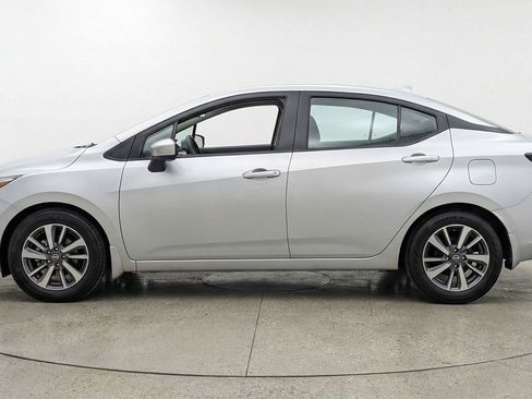 Used 2025 Nissan Versa SV image 5