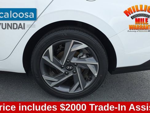 Used 2025 Hyundai Elantra Sport image 11