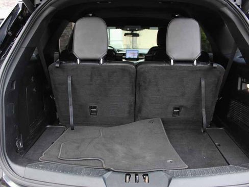 Used 2020 Ford Explorer XLT w/ Equipment Group 202A AWD/4WD image 9