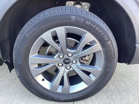 Used 2022 Ford Explorer XLT w/ Equipment Group 202A AWD/4WD image 8