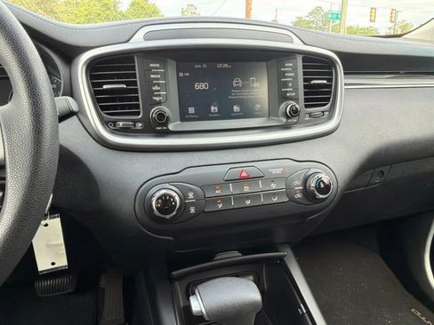 Used 2020 Kia Sorento FWD V6 image 13