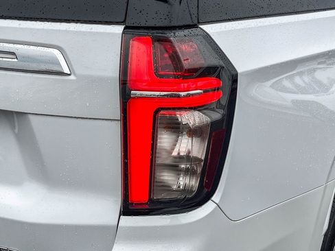 Used 2023 Chevrolet Suburban Premier image 8