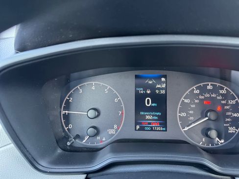 Used 2023 Toyota Corolla Cross L image 22