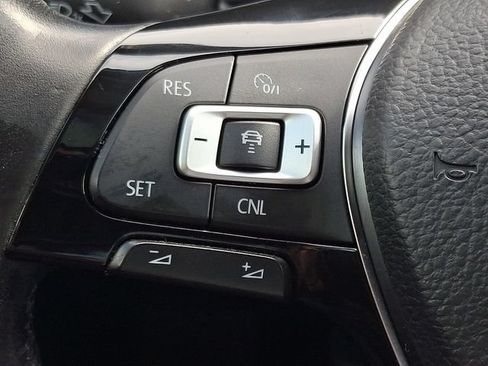 Used 2018 Volkswagen Atlas SEL AWD/4WD image 22