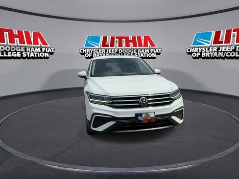 Used 2022 Volkswagen Tiguan SE AWD/4WD image 2