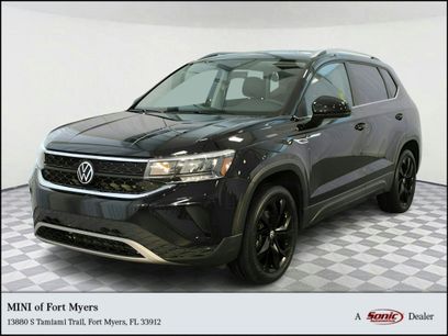 Used 2023 Volkswagen Taos SE w/ Black Wheel Package