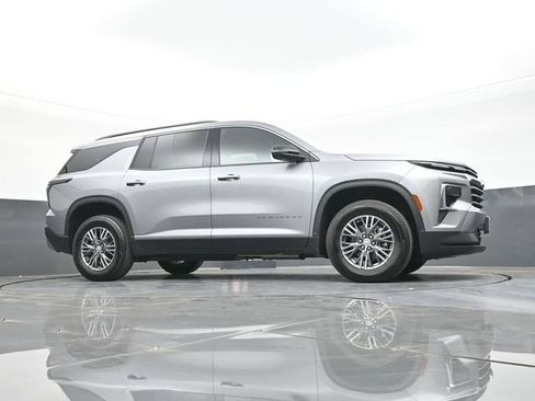 Used 2025 Chevrolet Traverse LT w/ Driver Confidence Package FWD image 48