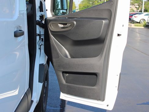 Used 2025 Mercedes-Benz Sprinter 2500 image 20