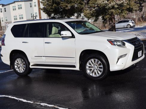 Used 2015 Lexus GX 460 w/ Premium Package image 2