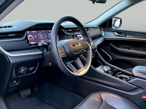 Used 2023 Jeep Grand Cherokee L Limited w/ Luxury Tech Group II AWD/4WD image 18