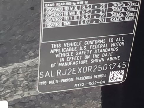 Certified 2024 Land Rover Discovery S image 38