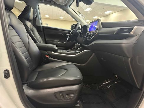 Used 2023 Toyota Highlander XLE AWD/4WD image 28