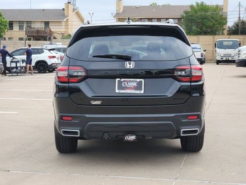 Used 2025 Honda Pilot Sport image 13