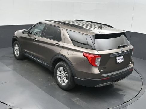 Used 2021 Ford Explorer XLT w/ Equipment Group 202A AWD/4WD image 42