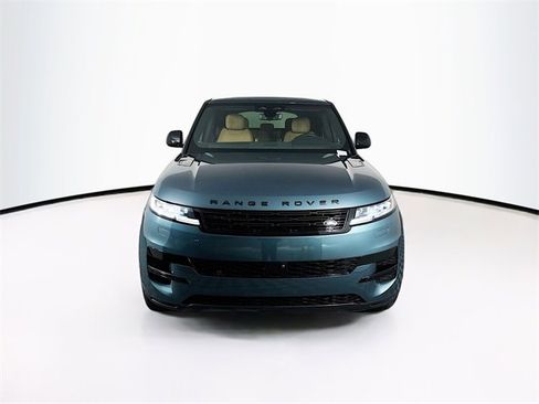 Used 2025 Land Rover Range Rover Sport SE image 2