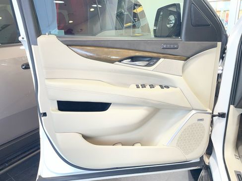 Used 2020 Cadillac Escalade Luxury w/ LPO, Radiant Package AWD/4WD image 13