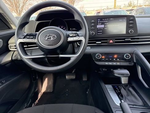 Certified 2023 Hyundai Elantra SEL w/ Preferred Accessory Package image 19