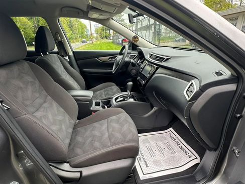 Used 2016 Nissan Rogue SV w/ SV Premium Package AWD/4WD image 30