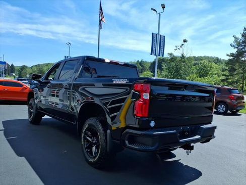 Used 2021 Chevrolet Silverado 1500 Custom Trail Boss w/ Midnight Edition AWD/4WD image 5