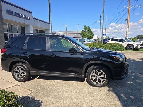 Used 2024 Subaru Forester Premium AWD/4WD image 3