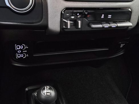 Used 2024 RAM 2500 Tradesman w/ Chrome Appearance Group image 18