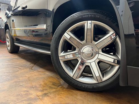 Used 2015 Cadillac Escalade ESV Luxury image 40