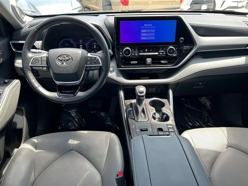 Used 2023 Toyota Highlander Platinum FWD image 21