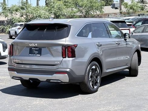 New 2026 Kia Sorento EX FWD image 4