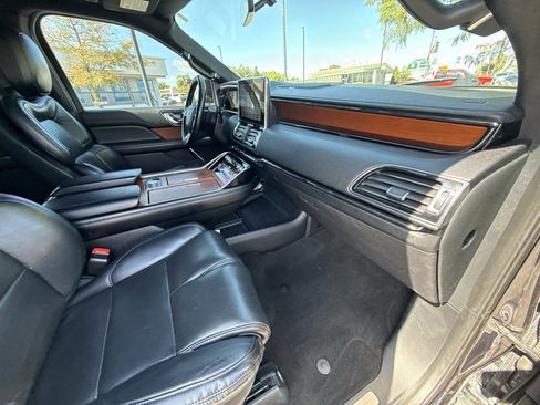 Used 2020 Lincoln Navigator Reserve image 44