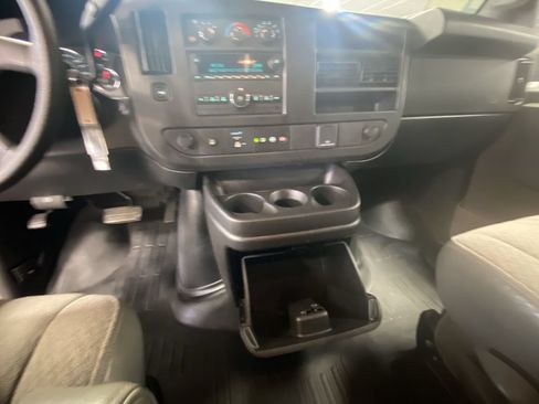 Used 2022 Chevrolet Express 2500 w/ Enhanced Convenience Package RWD image 19