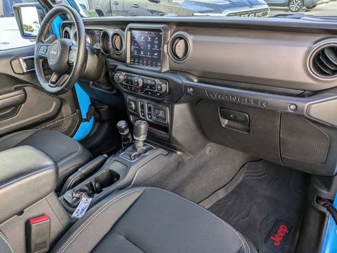 Certified 2021 Jeep Wrangler Sport AWD/4WD image 11