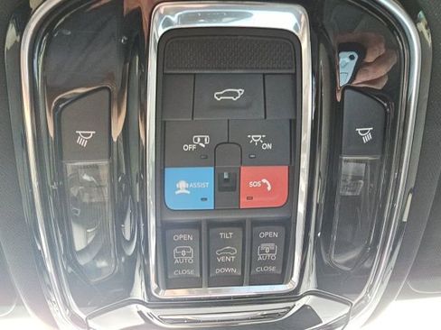 Used 2023 Jeep Grand Cherokee Overland w/ Luxury Tech Group IV image 55