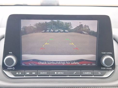 Used 2025 Nissan Rogue S AWD/4WD image 20