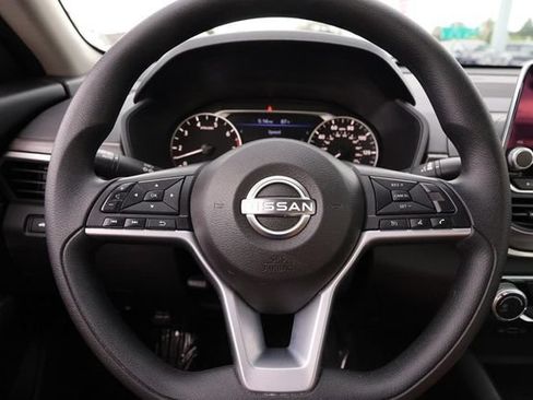 Certified 2025 Nissan Altima 2.5 SV FWD image 10