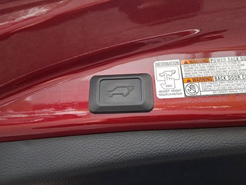 Used 2018 Toyota RAV4 XLE image 29