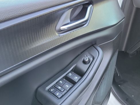 Used 2024 Jeep Grand Cherokee Altitude image 7