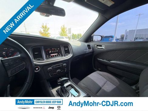 Used 2020 Dodge Charger SXT w/ Blacktop Package RWD image 10