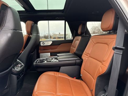 Used 2018 Lincoln Navigator Reserve w/ Technology Package image 17