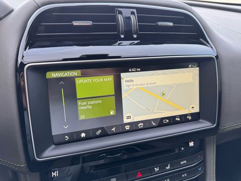 Used 2017 Jaguar F-PACE R-Sport image 20