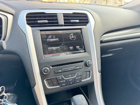 Used 2016 Ford Fusion SE FWD image 12