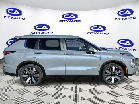 New 2026 Mitsubishi Outlander SE image 2