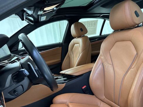 Used 2020 BMW 530i w/ M Sport Package RWD image 15
