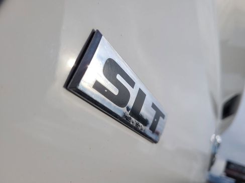 Used 2018 RAM 1500 Classic SLT image 18