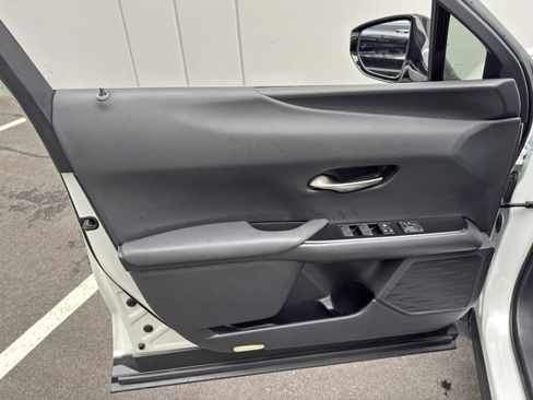 Used 2022 Lexus UX 200 w/ Accessory Package (Z2) FWD image 39