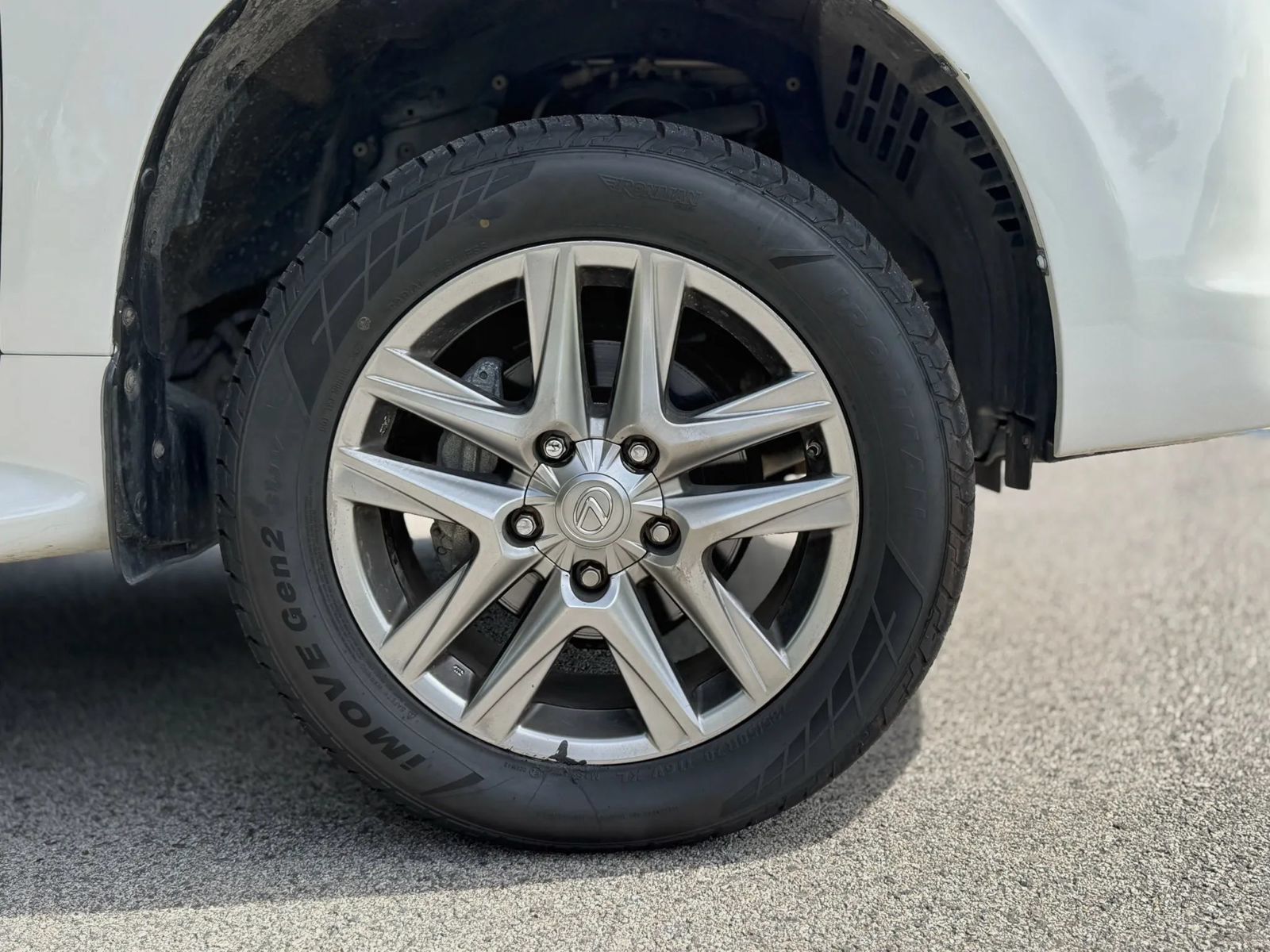 Used 2013 Lexus LX 570 4WD w/ Luxury Pkg image 27