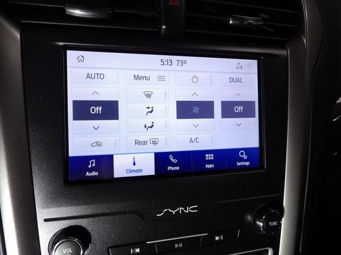 Used 2020 Ford Fusion SE FWD image 13