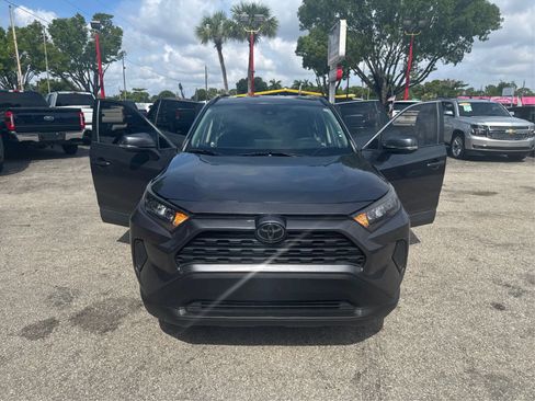 Used 2020 Toyota RAV4 LE FWD image 23